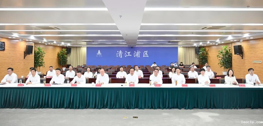 区领导收看纪念中国人民抗日战争暨世界反法...